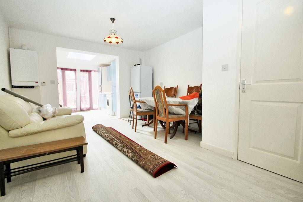 House in Uxbridge - View 3