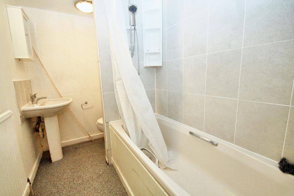 House in Uxbridge - More