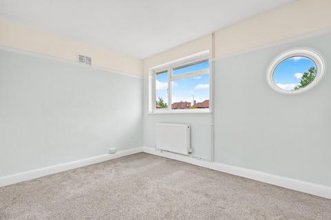 2 bedroom flat for sale, East Close, Cockfosters