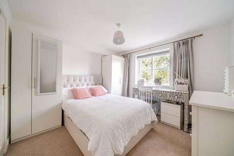 2 bedroom flat for sale, Winery Lane, Kingston Upon Thames, KT1