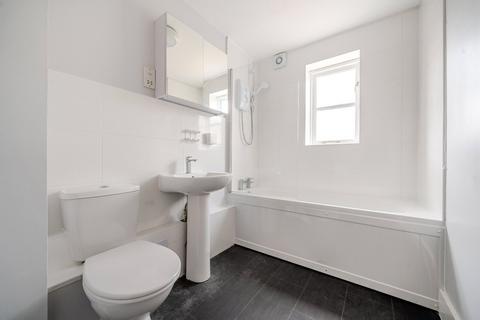 2 bedroom flat for sale, Winery Lane, Kingston Upon Thames, KT1