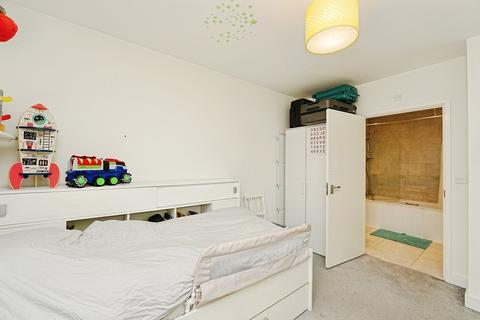 2 bedroom flat for sale, Apple Yard, London, SE20