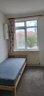 1 bedroom in a house share to rent, Great West Road, Hounslow TW5