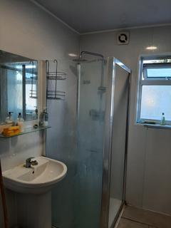 1 bedroom in a house share to rent, Great West Road, Hounslow TW5