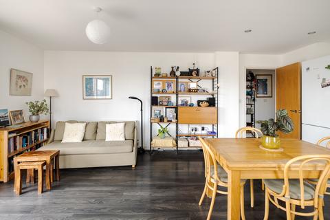 2 bedroom flat for sale, Clock View Crescent, London, N7