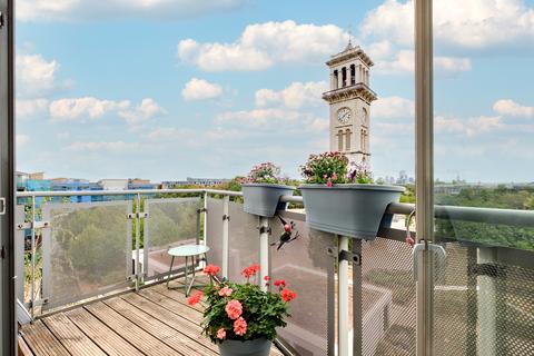 2 bedroom flat for sale, Clock View Crescent, London, N7