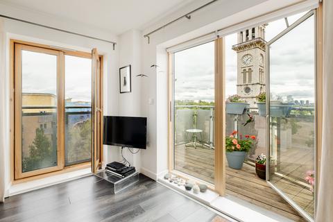 2 bedroom flat for sale, Clock View Crescent, London, N7