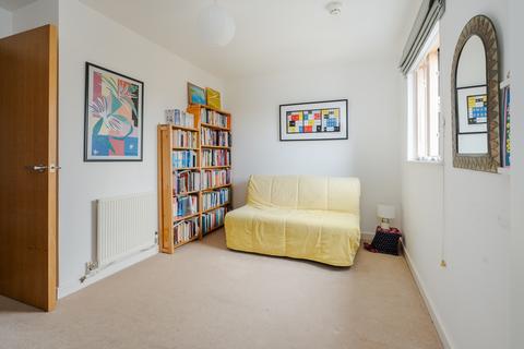 2 bedroom flat for sale, Clock View Crescent, London, N7