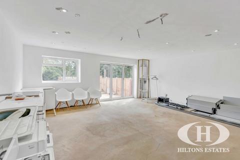 4 bedroom semi-detached house for sale, Greenford Road, Greenford