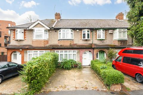 3 bedroom detached house to rent, Woodlands Road, Harrow
