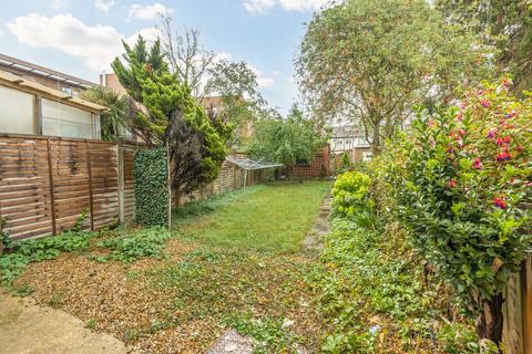 3 bedroom detached house to rent, Woodlands Road, Harrow