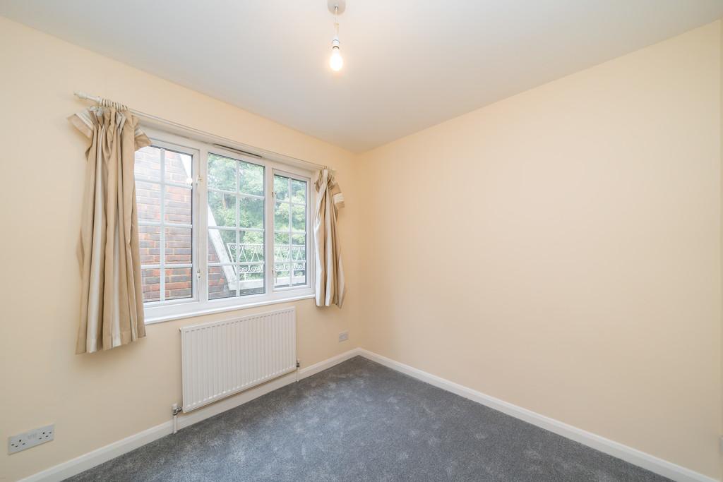 Apartment in Harrow - More