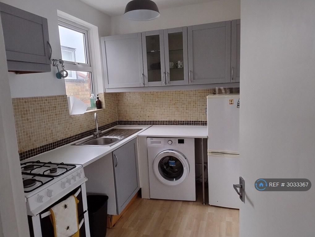 Apartment in London, Ferme Park, Crouch End - View 4