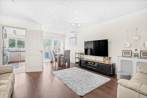 Dolphin Court North, Staines-upon-Thames, TW18