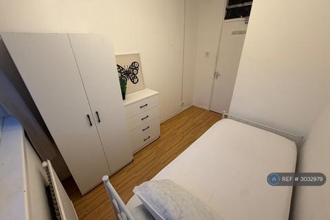 1 bedroom in a house share to rent, Brabazon St, London, E14