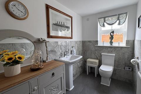 4 bedroom detached house for sale, High Street, Waltham On The Wolds