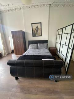 Studio to rent, Sauchiehall Street, Glasgow, G2
