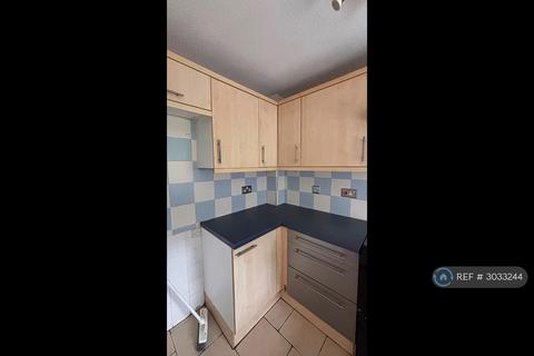 2 bedroom semi-detached house to rent, Kingsbury Walk, Sudbury, CO10