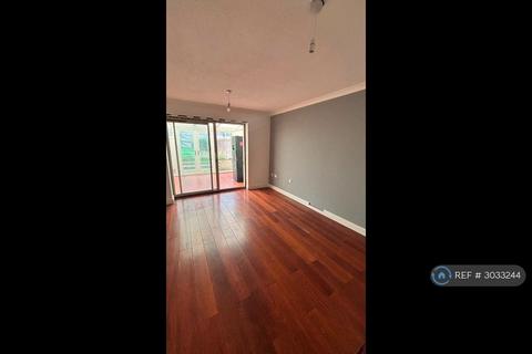 2 bedroom semi-detached house to rent, Kingsbury Walk, Sudbury, CO10