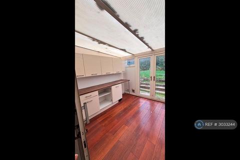 2 bedroom semi-detached house to rent, Kingsbury Walk, Sudbury, CO10