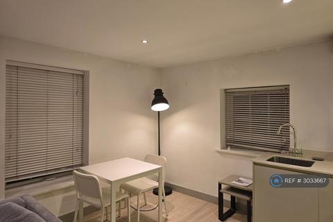 undefined, London Court, Reading, RG1