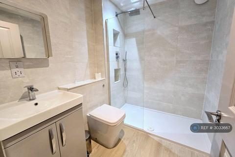 undefined, London Court, Reading, RG1
