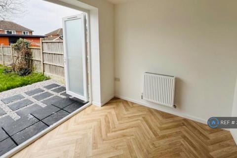 3 bedroom semi-detached house to rent, Oldfield Crescent, Chester, CH4
