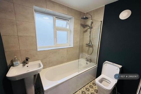 3 bedroom semi-detached house to rent, Oldfield Crescent, Chester, CH4