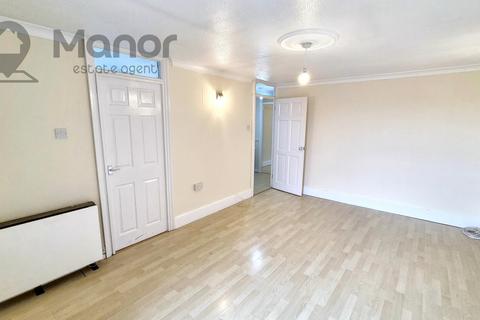 2 bedroom flat to rent, Trotwood, Chigwell, IG7 5JP