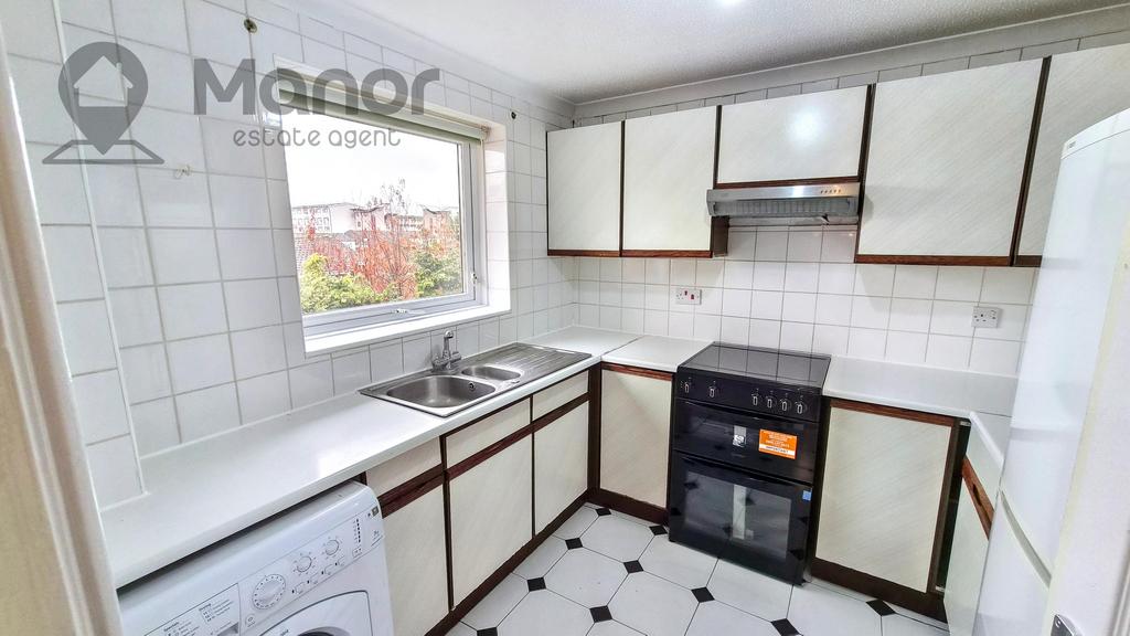 Apartment in Epping Forest, Grange Hill, Chigwell - View 3