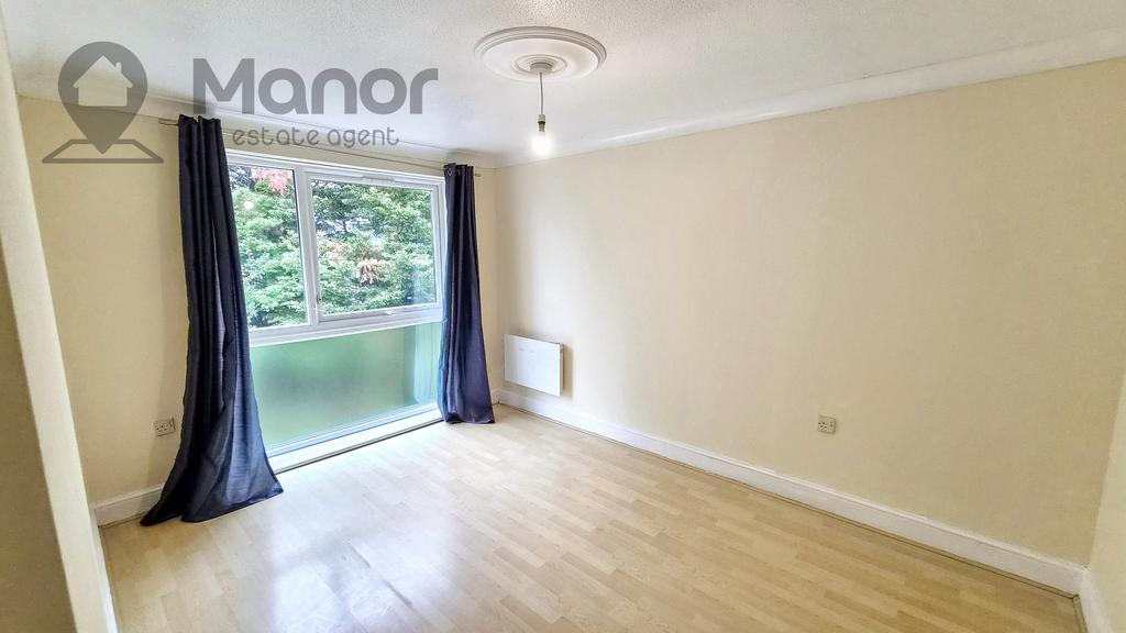 Apartment in Epping Forest, Grange Hill, Chigwell - View 4