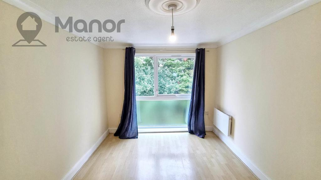 Apartment in Epping Forest, Grange Hill, Chigwell - View 5