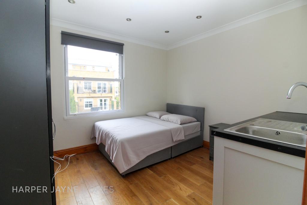 House in London - View 3