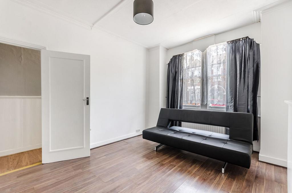 Apartment in London - View 5