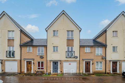 4 bedroom terraced house to rent, Ganymede Close, Ipswich, IP1