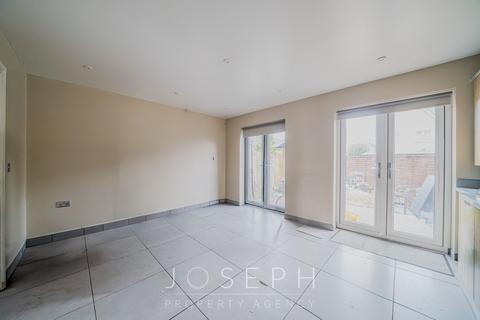 4 bedroom terraced house to rent, Ganymede Close, Ipswich, IP1