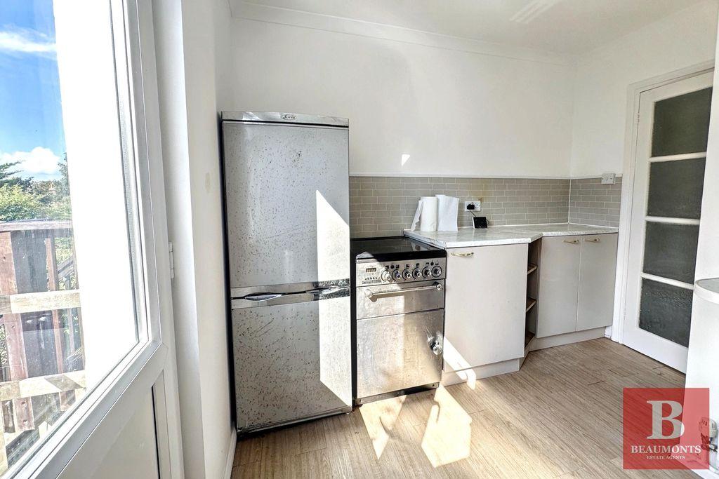 Apartment in Brighton, Round Hill - More