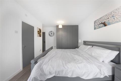 Studio to rent, Chatsworth Road, London, E5