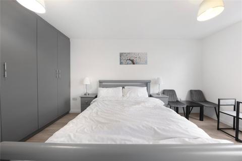 Studio to rent, Chatsworth Road, London, E5