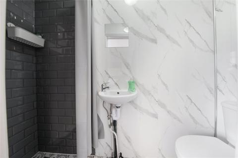 Studio to rent, Chatsworth Road, London, E5