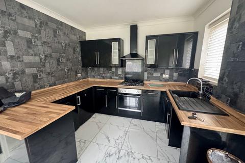 3 bedroom semi-detached house to rent, Powis Square, Sunderland SR3