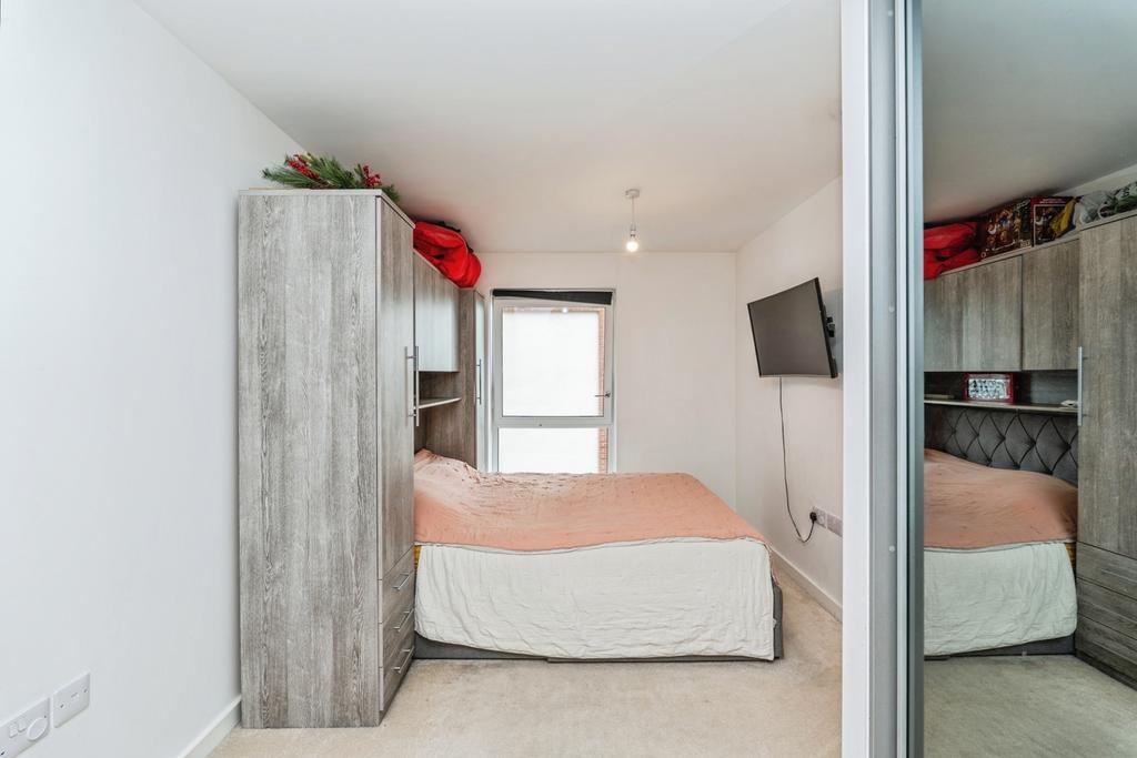 Apartment in Southampton - View 5