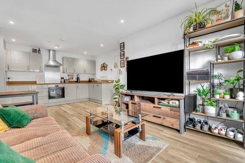 2 bedroom flat to rent, Geoffrey Watling Way, Norwich, NR1