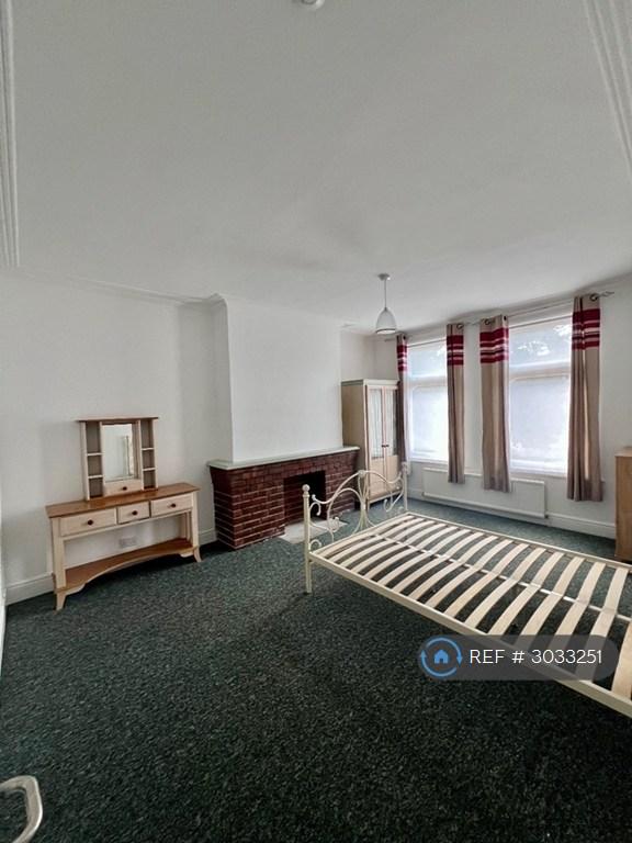 Apartment in London - View 2
