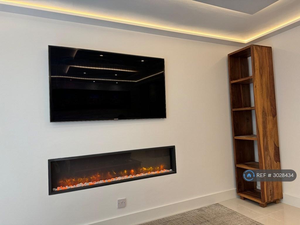 House in Manchester, Greater Manchester - More