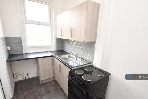 2 bedroom terraced house to rent, Barton Place, Leeds, LS11