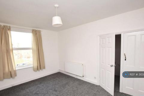 2 bedroom terraced house to rent, Barton Place, Leeds, LS11
