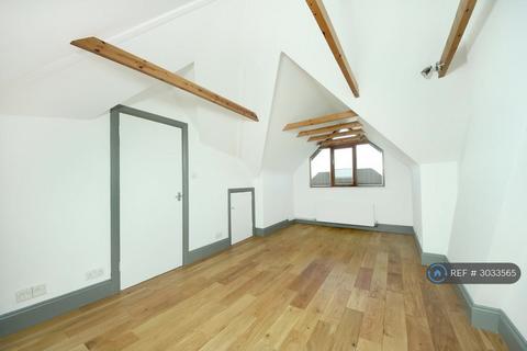 3 bedroom semi-detached house to rent, Princes Avenue, London, W3