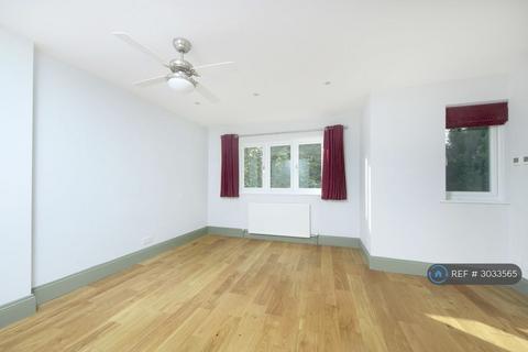 3 bedroom semi-detached house to rent, Princes Avenue, London, W3