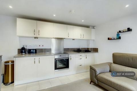 2 bedroom terraced house to rent, Holts Crest Way, Leeds, LS12